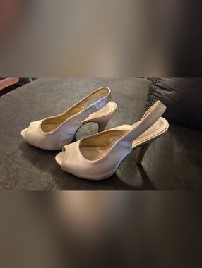 Lulu Townsend Nude Slingback Peep Toe Heels Size 7W Elegant Formal